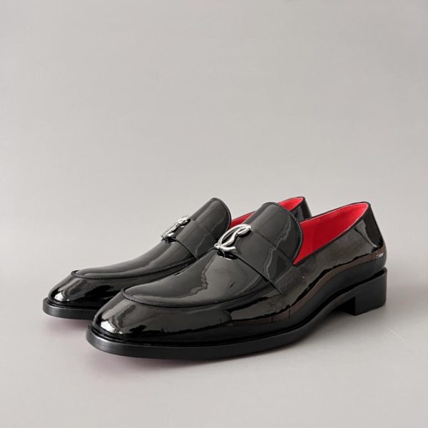 repliche,replica,perfette,siti di,affidabili,migliori siti,dove comprare,1:1,scarpe da ginnastica Mocassini slip-on da uomo Christian Louboutin in pelle di vacchetta, neri, con punta tonda per garantire comfort e stile (RM5CS).