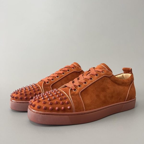 Sneakers basse con borchie Christian Louboutin Louis Junior Spikes, color caramello (851RK)