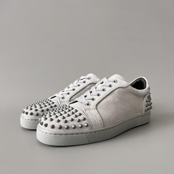 repliche,replica,perfette,siti di,affidabili,migliori siti,dove comprare,1:1,scarpe da ginnastica Sneakers basse in pelle con borchie Christian Louboutin Louis Junior Spikes (grigio, DUOJM)