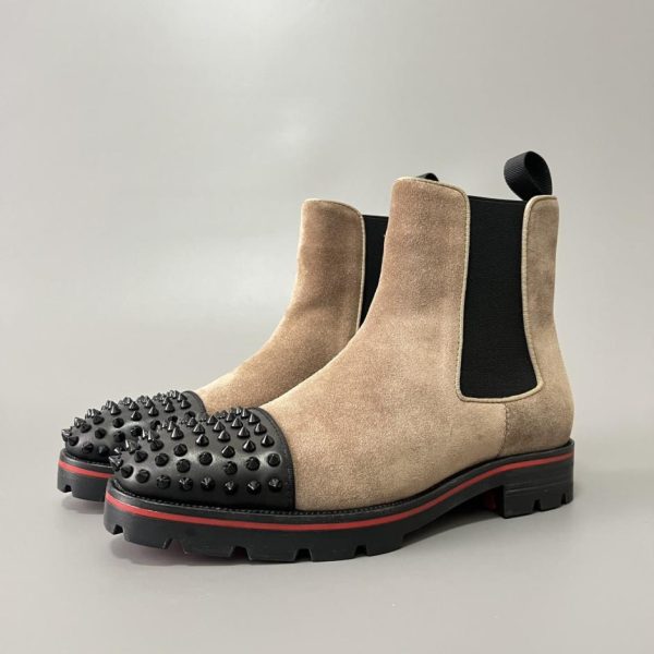 Stivaletti Chelsea Christian Louboutin con borchie color cachi sulla punta (SG6W8)