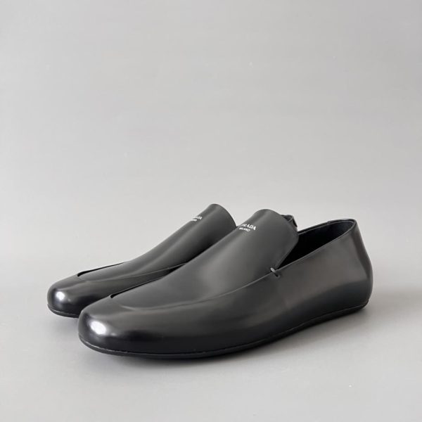 repliche,replica,perfette,siti di,affidabili,migliori siti,dove comprare,1:1,scarpe da ginnastica Mocassini slip-on in pelle PRADA Mocassini da uomo in vernice nera (KKMF1)