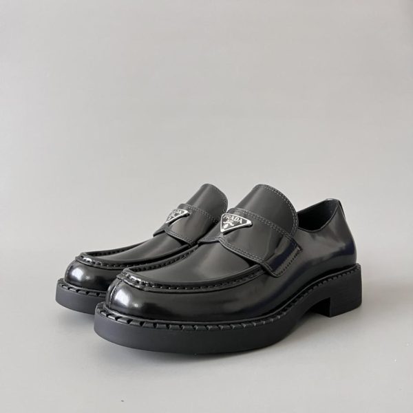 repliche,replica,perfette,siti di,affidabili,migliori siti,dove comprare,1:1,scarpe da ginnastica Mocassini bassi PRADA Monolith in pelle verniciata, neri, da uomo (JEWU2)