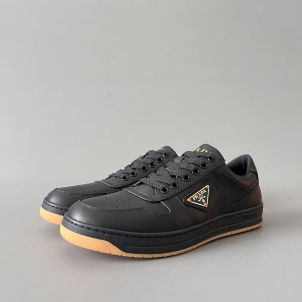 PRADA New Avenue Sneakers basse con punta tonda e lacci da uomo, nere (6D4SB)