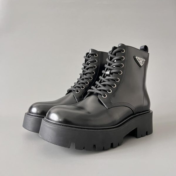 repliche,replica,perfette,siti di,affidabili,migliori siti,dove comprare,1:1,scarpe da ginnastica Stivaletti alla caviglia con plateau e punta tonda PRADA, neri, da uomo (BGM4V)