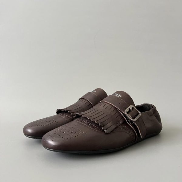 repliche,replica,perfette,siti di,affidabili,migliori siti,dove comprare,1:1,scarpe da ginnastica Scarpe casual PRADA in pelle di vitello con nappe, punta tonda e fibbia, modello da uomo, marrone (KSBSE).