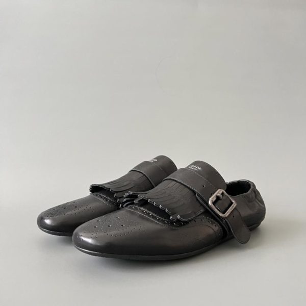 repliche,replica,perfette,siti di,affidabili,migliori siti,dove comprare,1:1,scarpe da ginnastica Scarpe casual PRADA in pelle di vitello con nappine, punta tonda e fibbia, da uomo, nere (Z1GLF)
