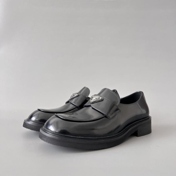 repliche,replica,perfette,siti di,affidabili,migliori siti,dove comprare,1:1,scarpe da ginnastica Mocassini slip-on in pelle con punta tonda PRADA, da uomo, neri (U6WS2)