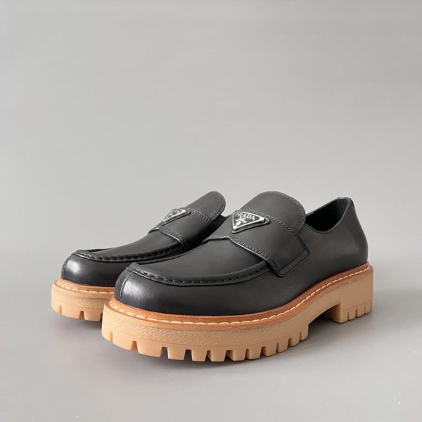 repliche,replica,perfette,siti di,affidabili,migliori siti,dove comprare,1:1,scarpe da ginnastica Mocassini slip-on in pelle con punta tonda PRADA da uomo (92UDX)
