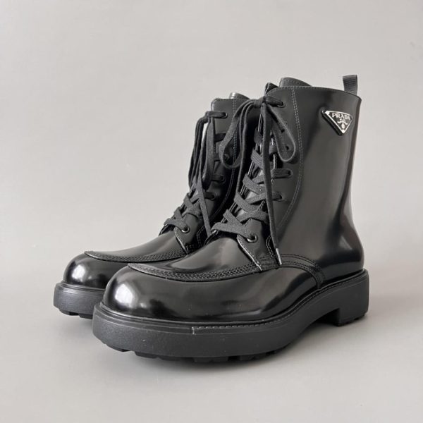 repliche,replica,perfette,siti di,affidabili,migliori siti,dove comprare,1:1,scarpe da ginnastica Stivaletti alla caviglia con lacci e punta tonda in pelle PRADA, da uomo, nero (H251C)