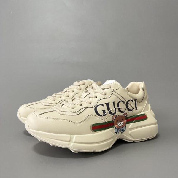 repliche,replica,perfette,siti di,affidabili,migliori siti,dove comprare,1:1,scarpe da ginnastica Collezione Gucci Rhyton. Scarpe chunky con stampa orsetto, stile unisex di alta qualità (CKS3Y)