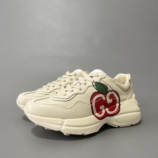 repliche,replica,perfette,siti di,affidabili,migliori siti,dove comprare,1:1,scarpe da ginnastica Collezione Gucci Rhyton. Scarpe da papà con motivo GG Apple, modello da donna (AWZ31)