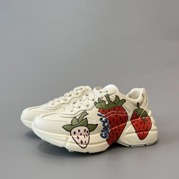 repliche,replica,perfette,siti di,affidabili,migliori siti,dove comprare,1:1,scarpe da ginnastica Collezione Gucci Rhyton. Scarpe chunky rosso fragola da donna (XY5DQ)