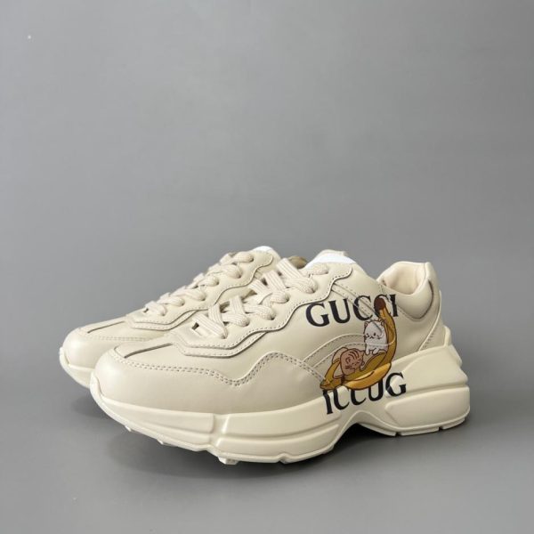 repliche,replica,perfette,siti di,affidabili,migliori siti,dove comprare,1:1,scarpe da ginnastica Collezione Gucci Rhyton. Scarpe chunky con stampa anime Banana Cat da donna (Y38IV)