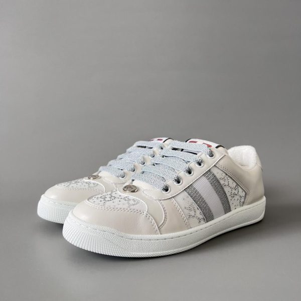 repliche,replica,perfette,siti di,affidabili,migliori siti,dove comprare,1:1,scarpe da ginnastica Sneakers Gucci Screener della serie Distressed, stile da donna, in argento e strass (7V887 al paio)