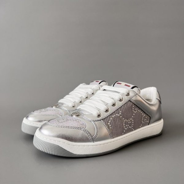 repliche,replica,perfette,siti di,affidabili,migliori siti,dove comprare,1:1,scarpe da ginnastica Sneakers Gucci Screener invecchiate, stile da donna, in argento e strass (ogni paio QS7UC)