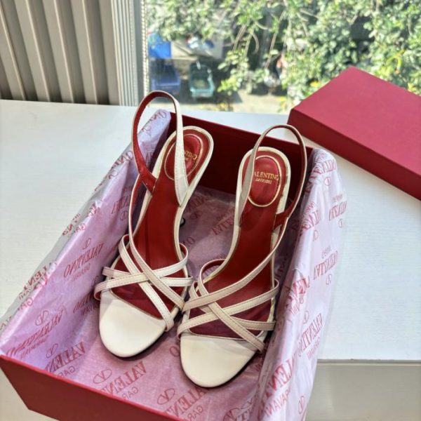 repliche,replica,perfette,siti di,affidabili,migliori siti,dove comprare,1:1,scarpe da ginnastica Sandali classici VALENTINO, scarpe VLOGO SIGNATURE primavera/estate (FZFJ5)