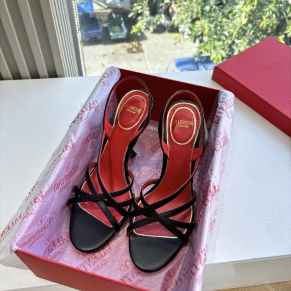 repliche,replica,perfette,siti di,affidabili,migliori siti,dove comprare,1:1,scarpe da ginnastica Sandali classici VALENTINO, scarpe VLOGO SIGNATURE primavera/estate (KC5TK)