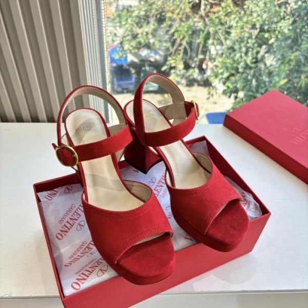repliche,replica,perfette,siti di,affidabili,migliori siti,dove comprare,1:1,scarpe da ginnastica Sandali classici VALENTINO, scarpe VLOGO SIGNATURE primavera/estate (0LKF1)