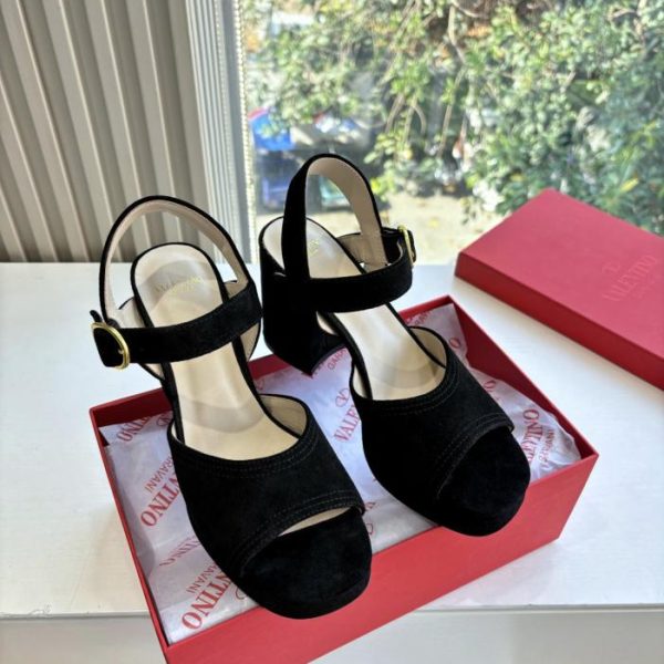 repliche,replica,perfette,siti di,affidabili,migliori siti,dove comprare,1:1,scarpe da ginnastica Sandali classici VALENTINO, scarpe VLOGO SIGNATURE primavera/estate (KHLV0)