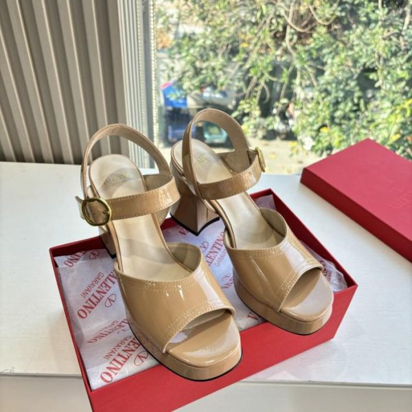 repliche,replica,perfette,siti di,affidabili,migliori siti,dove comprare,1:1,scarpe da ginnastica Sandali classici VALENTINO, scarpe VLOGO SIGNATURE primavera/estate (M7M8O)