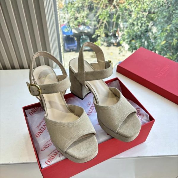 repliche,replica,perfette,siti di,affidabili,migliori siti,dove comprare,1:1,scarpe da ginnastica Sandali classici VALENTINO, scarpe VLOGO SIGNATURE primavera/estate (TBUJI)
