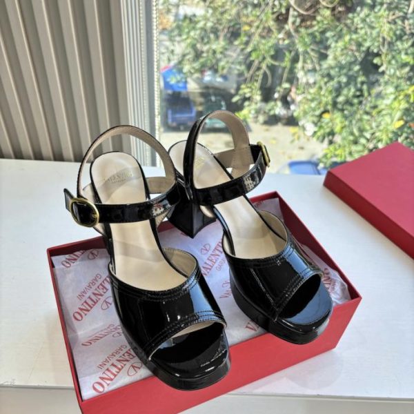 repliche,replica,perfette,siti di,affidabili,migliori siti,dove comprare,1:1,scarpe da ginnastica Sandali classici VALENTINO, scarpe VLOGO SIGNATURE primavera/estate (WRJJL)