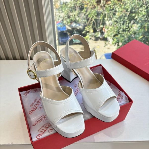repliche,replica,perfette,siti di,affidabili,migliori siti,dove comprare,1:1,scarpe da ginnastica Sandali classici VALENTINO, scarpe VLOGO SIGNATURE primavera/estate (YJW28)