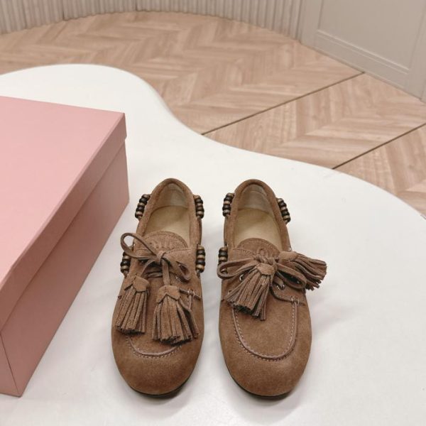 repliche,replica,perfette,siti di,affidabili,migliori siti,dove comprare,1:1,scarpe da ginnastica Mocassini/pantofole slip-on in stile vintage con nappe e perline Miu Miu autunno/inverno (4DXTS)