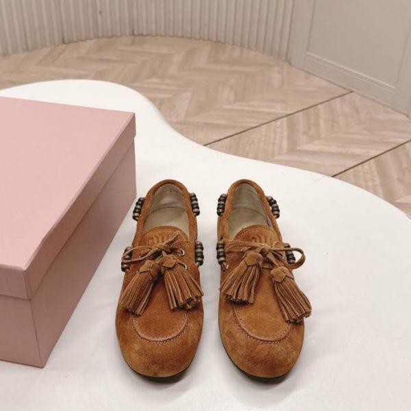 Mocassini/pantofole Miu Miu autunno/inverno con nappe e perline in stile vintage (4U24D)