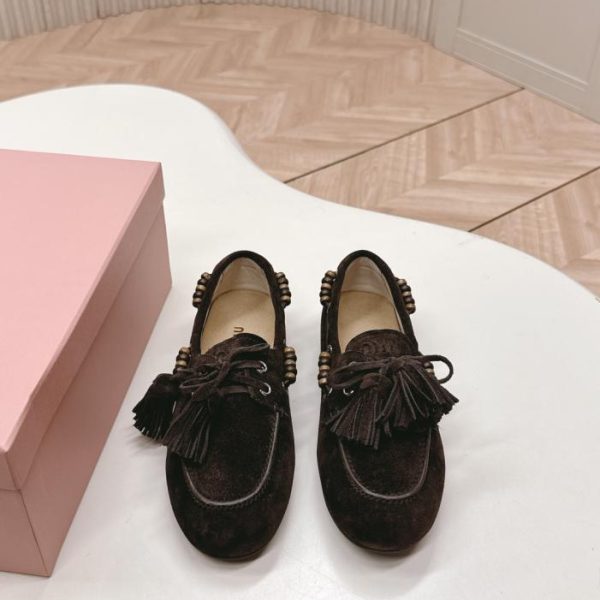 Mocassini/pantofole Miu Miu autunno/inverno con nappe e perline in stile vintage (K6344)