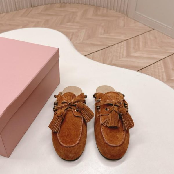Mocassini/pantofole Miu Miu autunno/inverno con nappe e perline in stile vintage (0A1JW)