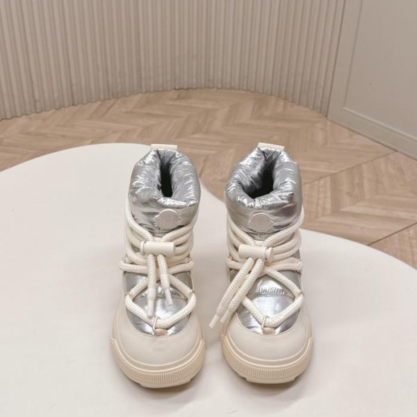 Sono ora disponibili i nuovi stivali da neve Moncler (CQ1YQ).