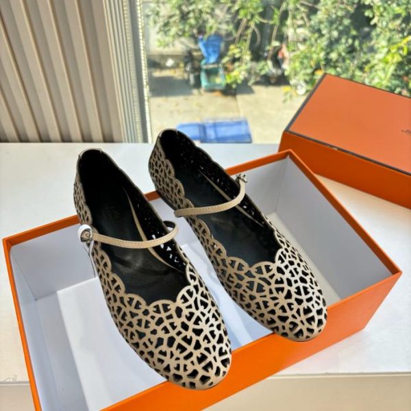 repliche,replica,perfette,siti di,affidabili,migliori siti,dove comprare,1:1,scarpe da ginnastica I nuovi sandali piatti con punta di maiale traforata in rete di Hermès (KZBGA)