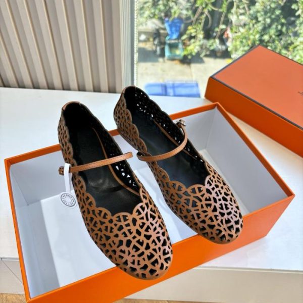 repliche,replica,perfette,siti di,affidabili,migliori siti,dove comprare,1:1,scarpe da ginnastica I nuovi sandali piatti con punta di maiale traforata in rete di Hermès (X9DME)