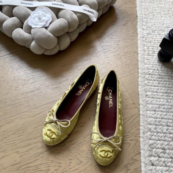 repliche,replica,perfette,siti di,affidabili,migliori siti,dove comprare,1:1,scarpe da ginnastica Ballerine Chanel in una nuova colorazione (KL91W)