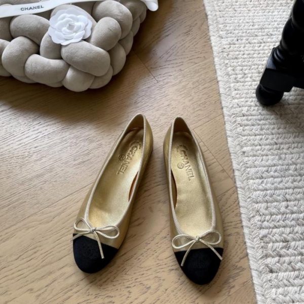 repliche,replica,perfette,siti di,affidabili,migliori siti,dove comprare,1:1,scarpe da ginnastica Ballerine Chanel nella nuova colorazione (NYJ0Y)