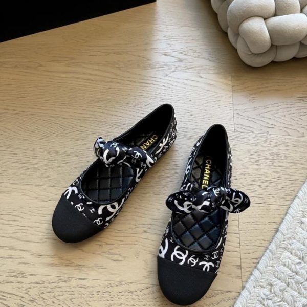 repliche,replica,perfette,siti di,affidabili,migliori siti,dove comprare,1:1,scarpe da ginnastica Le nuove scarpe Mary Jane di Chanel, versione top di gamma (1I9QE)