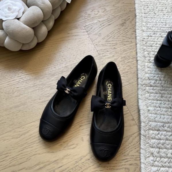 repliche,replica,perfette,siti di,affidabili,migliori siti,dove comprare,1:1,scarpe da ginnastica Le nuove ballerine con motivo a farfalla di Chanel, versione top di gamma (25F3C)