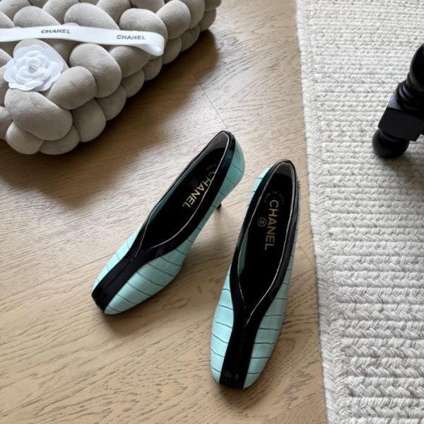 repliche,replica,perfette,siti di,affidabili,migliori siti,dove comprare,1:1,scarpe da ginnastica Le nuove scarpe col tacco alto con stampa coccodrillo di Chanel, versione top di gamma (B4TWF)