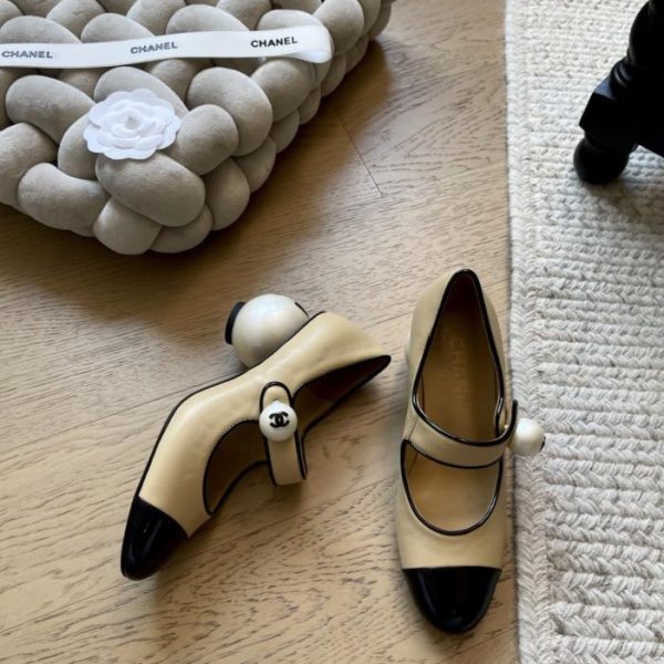 repliche,replica,perfette,siti di,affidabili,migliori siti,dove comprare,1:1,scarpe da ginnastica Scarpe Chanel Mary Jane con perle, versione di alta gamma (RACI6)