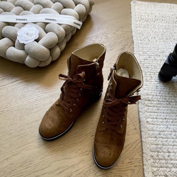 repliche,replica,perfette,siti di,affidabili,migliori siti,dove comprare,1:1,scarpe da ginnastica I nuovi stivaletti chunky di Chanel, versione top di gamma (2U2IW)
