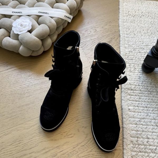 repliche,replica,perfette,siti di,affidabili,migliori siti,dove comprare,1:1,scarpe da ginnastica I nuovi stivaletti chunky di Chanel, versione top di gamma (S5C0Y)