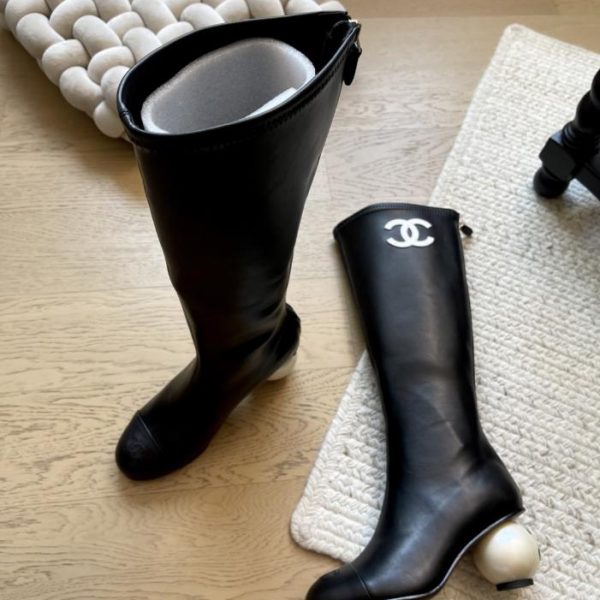 repliche,replica,perfette,siti di,affidabili,migliori siti,dove comprare,1:1,scarpe da ginnastica Stivali Chanel autunno/inverno nuovi con perle – Versione Premium (0KRMA)