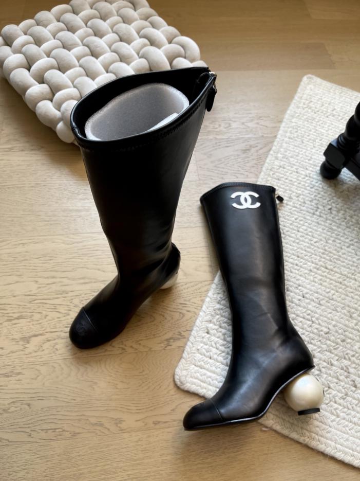 repliche,replica,perfette,siti di,affidabili,migliori siti,dove comprare,1:1,scarpe da ginnastica Stivali Chanel autunno/inverno nuovi con perle – Versione Premium (0KRMA) repliche,replica,perfette,siti di,affidabili,migliori siti,dove comprare,1:1,scarpe da ginnastica Stivali Chanel autunno/inverno nuovi con perle – Versione Premium (0KRMA)