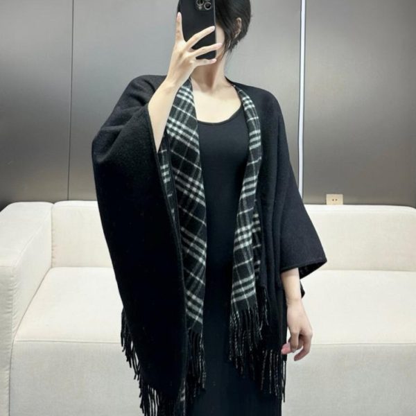 Burberry Classic British Check Scialle reversibile a mantella (QSN3H)