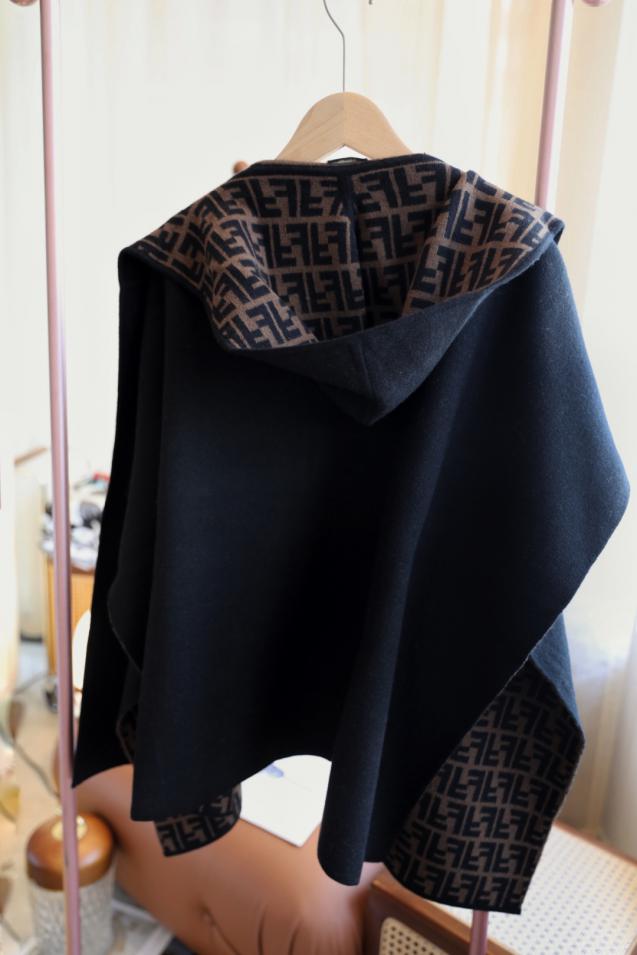 repliche,replica,perfette,siti di,affidabili,migliori siti,dove comprare,1:1,scarpe da ginnastica Cappotto/mantella in maglia double face in misto lana e cashmere FENDL (W15K0) repliche,replica,perfette,siti di,affidabili,migliori siti,dove comprare,1:1,scarpe da ginnastica Cappotto/mantella in maglia double face in misto lana e cashmere FENDL (W15K0)