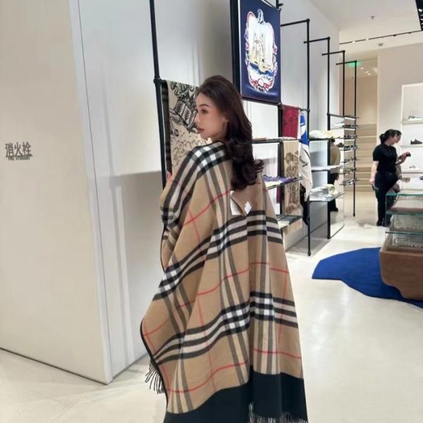 repliche,replica,perfette,siti di,affidabili,migliori siti,dove comprare,1:1,scarpe da ginnastica Autentico scialle/mantella Burberry in jacquard a quadri a contrasto (31W1K)
