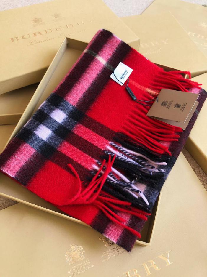 repliche,replica,perfette,siti di,affidabili,migliori siti,dove comprare,1:1,scarpe da ginnastica Sciarpa classica in cashmere a quadri con motivo a onde profonde Burberry rosso brillante (VB28I) repliche,replica,perfette,siti di,affidabili,migliori siti,dove comprare,1:1,scarpe da ginnastica Sciarpa classica in cashmere a quadri con motivo a onde profonde Burberry rosso brillante (VB28I)
