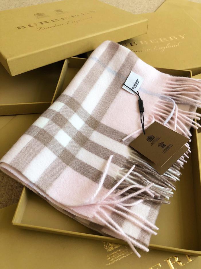 repliche,replica,perfette,siti di,affidabili,migliori siti,dove comprare,1:1,scarpe da ginnastica Sciarpa classica in cashmere a quadri con motivo a onde profonde Burberry rosa chiaro (6N9B2) repliche,replica,perfette,siti di,affidabili,migliori siti,dove comprare,1:1,scarpe da ginnastica Sciarpa classica in cashmere a quadri con motivo a onde profonde Burberry rosa chiaro (6N9B2)