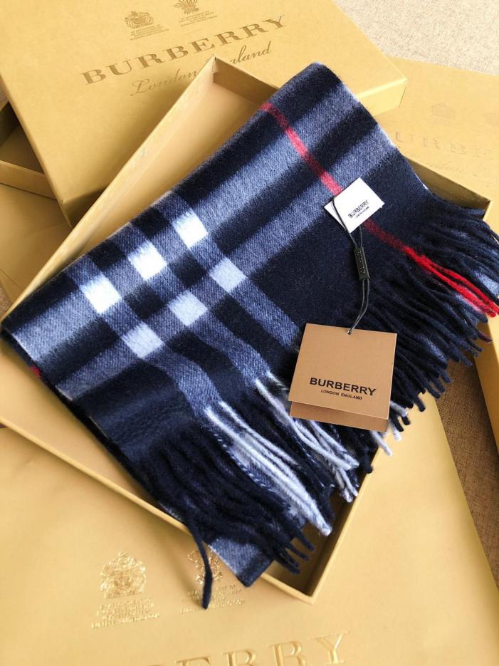 repliche,replica,perfette,siti di,affidabili,migliori siti,dove comprare,1:1,scarpe da ginnastica Sciarpa classica in cashmere a quadri con motivo a onde profonde Burberry blu navy (0I7VT) repliche,replica,perfette,siti di,affidabili,migliori siti,dove comprare,1:1,scarpe da ginnastica Sciarpa classica in cashmere a quadri con motivo a onde profonde Burberry blu navy (0I7VT)